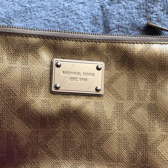 Michael Kors Large Wristlet (Gold Metallic) - Picture 2 of 7